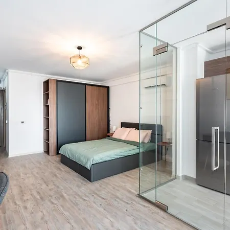 Beautiful With Balcony And Parking! דירה