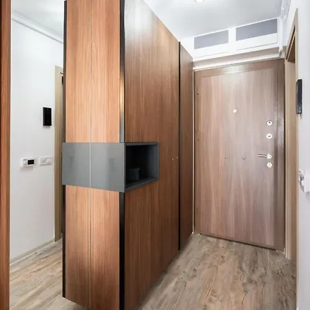 Beautiful With Balcony And Parking! * Бухарест