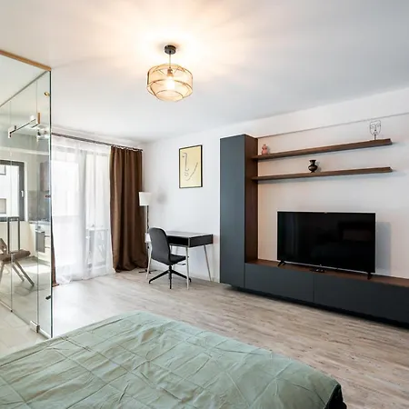 Beautiful With Balcony And Parking! Апартаменты