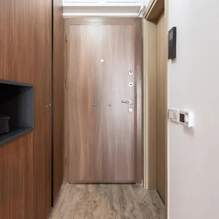 Beautiful With Balcony And Parking! * Bucarest