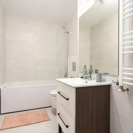Beautiful With Balcony And Parking! Апартаменты Бухарест