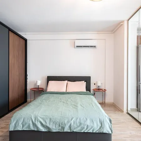 Beautiful With Balcony And Parking! Апартаменты Бухарест