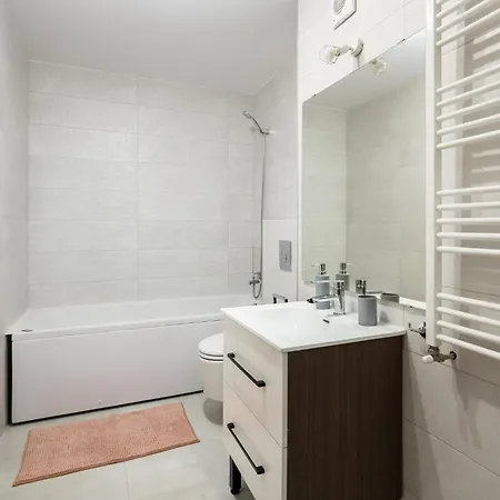 Beautiful With Balcony And Parking! *