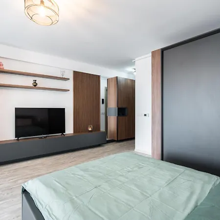 Beautiful With Balcony And Parking! Апартаменты