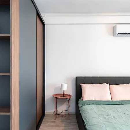 Beautiful With Balcony And Parking! Bucharest