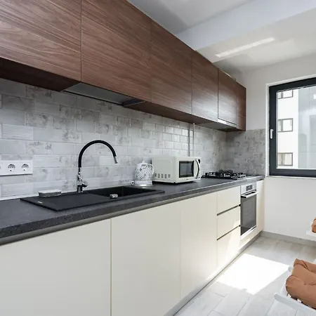 Beautiful With Balcony And Parking! Διαμέρισμα Βουκουρέστι